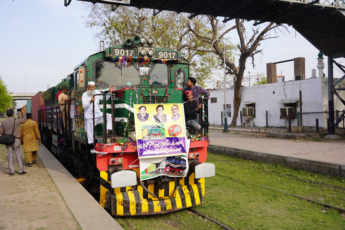Premium Container Train arrived at Mughalpura Railway Station Lahore