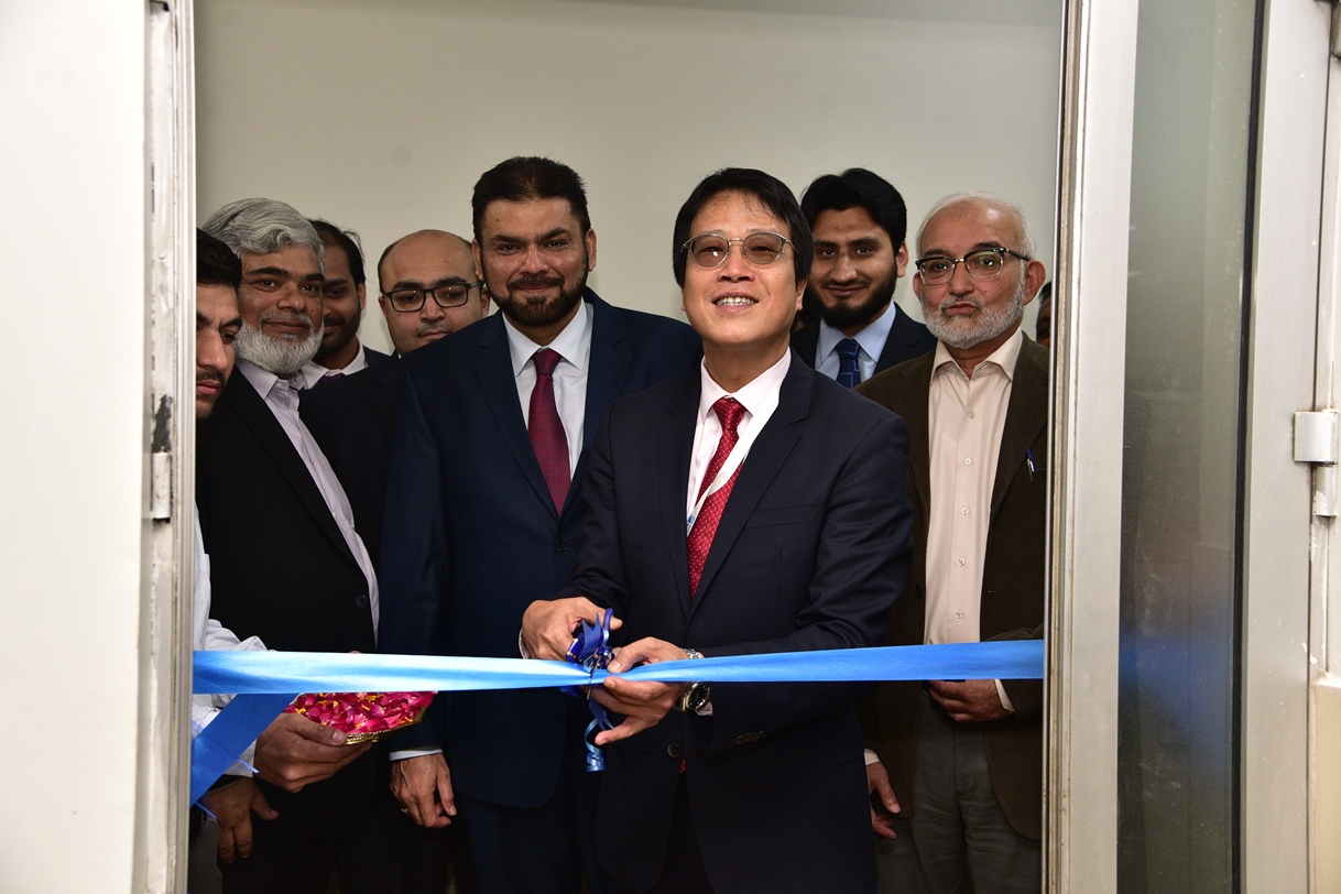 CEO KICT Mr. Raymond Ngai inaugurate FTS Counter with PPCT's Director Capt. Syed Aziz ul Haque